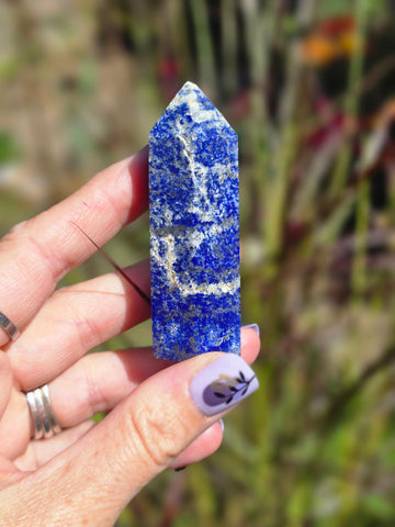 Lapis lazuli point ( point slightly knocked )