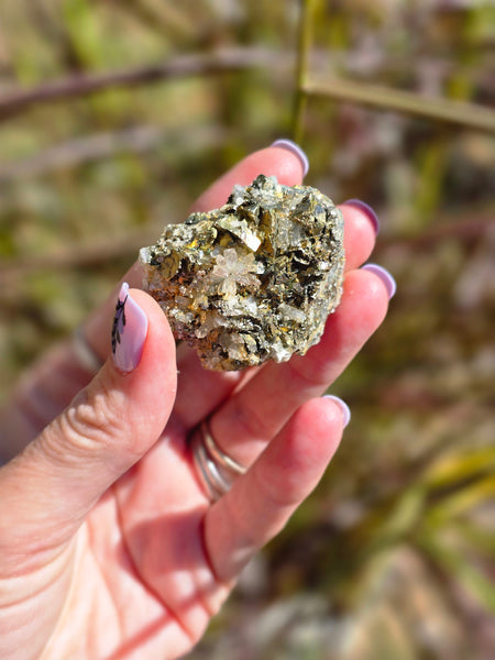 Quartz with pyrite cluster