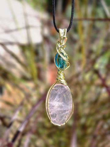Rose quartz with blue topaz