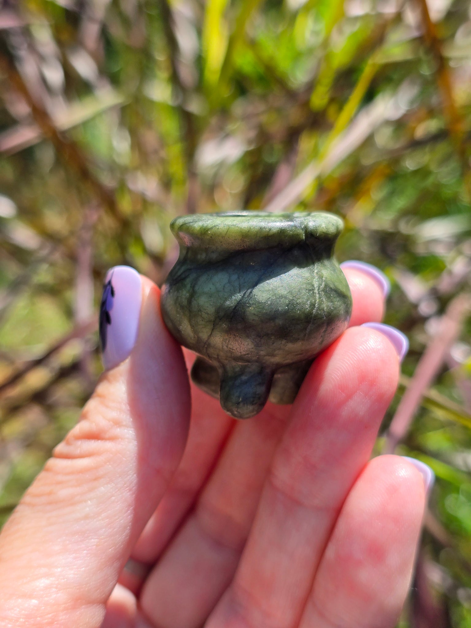Serpentine cauldron